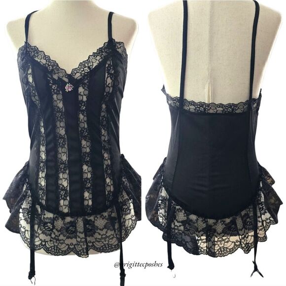 VINTAGE Black Lace Lingerie With Black Lace Fingerless Gloves And Garter - Picture 5 of 9